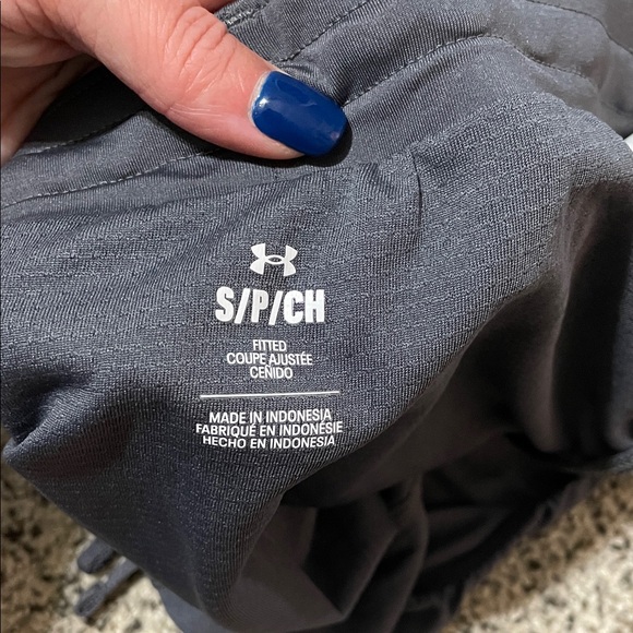 Under Armour Men's gray shorts size small - Picture 5 of 6